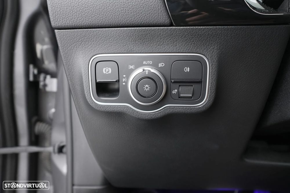 Mercedes-Benz GLA 180 d AMG Line - 19