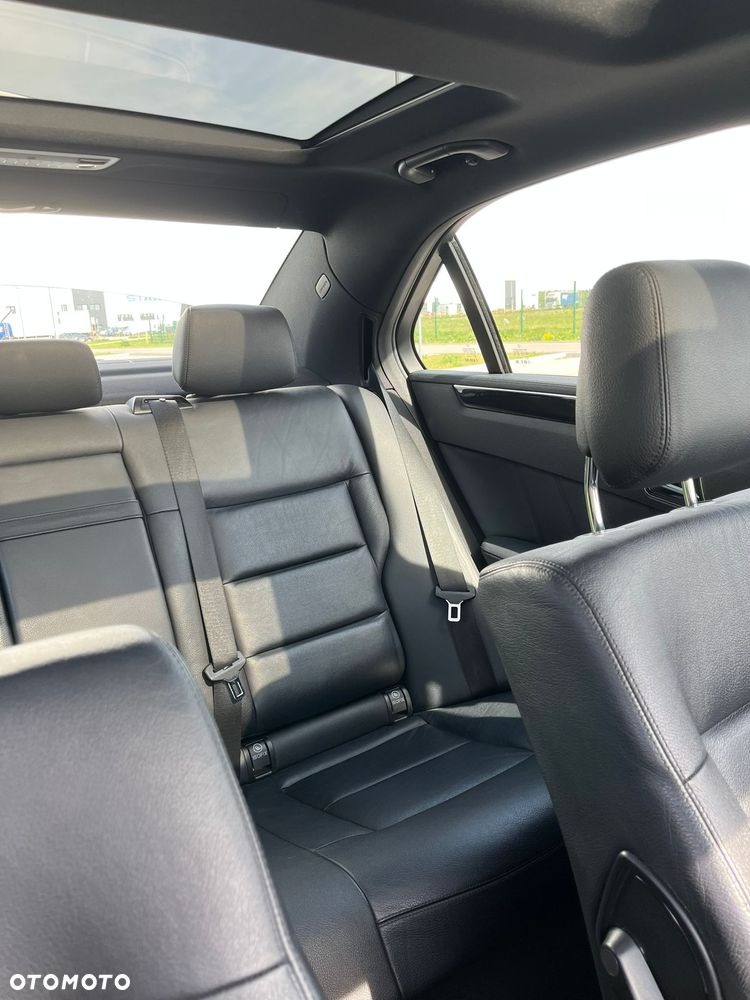 Mercedes-Benz Klasa E 300 CDI DPF BlueEFFICIENCY 7G-TRONIC Avantgarde - 25