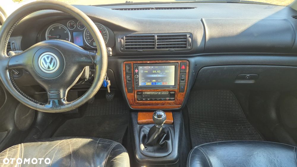 Volkswagen Passat 1.9 TDI Highline - 9