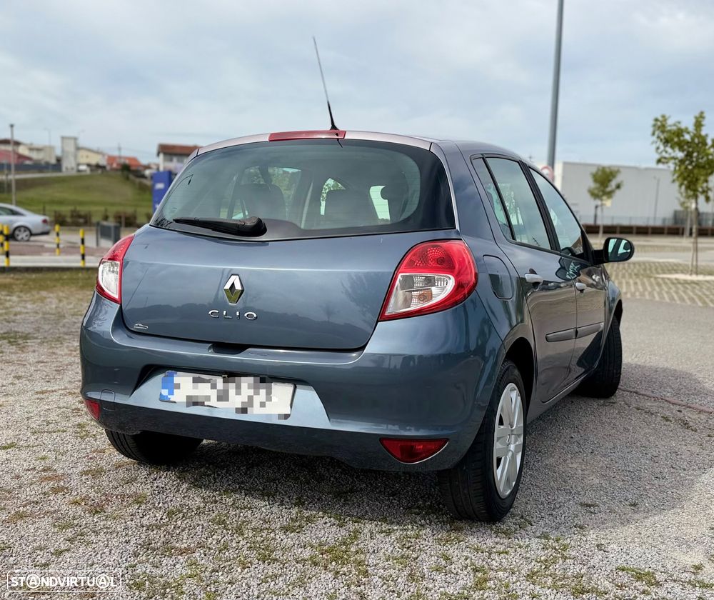 Renault Clio 1.2 16V Confort 130g - 4
