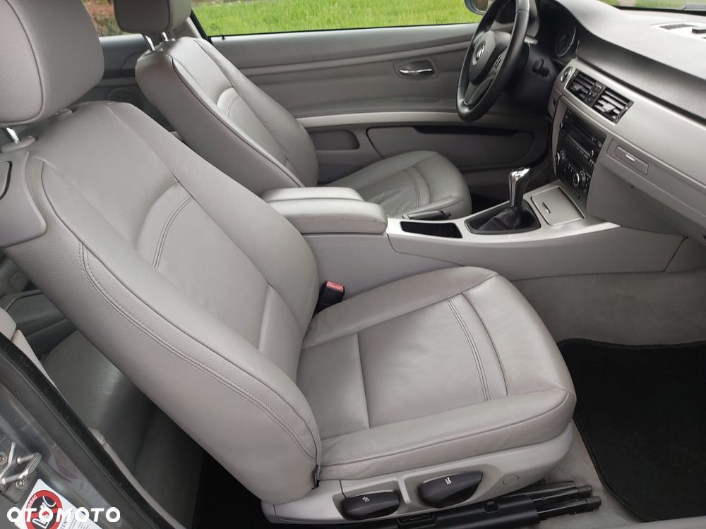 BMW Seria 3 320d DPF Efficient Dynamics Edition - 17