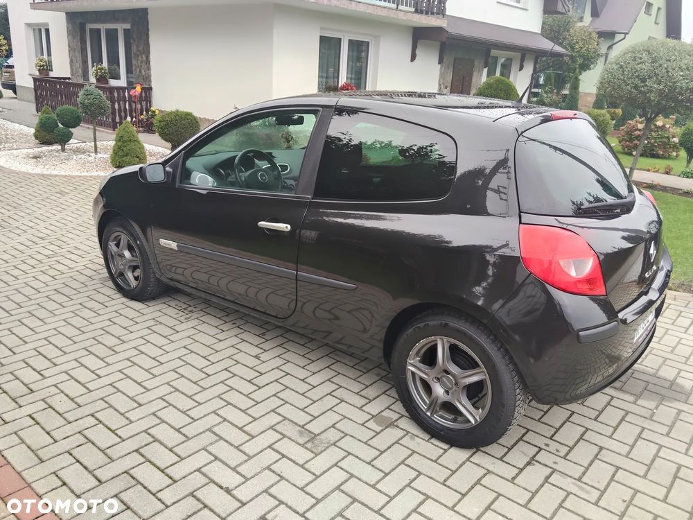 Renault Clio 1.2 16V 75 Experience - 11