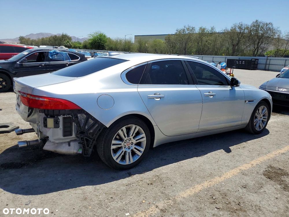 Jaguar XF - 4