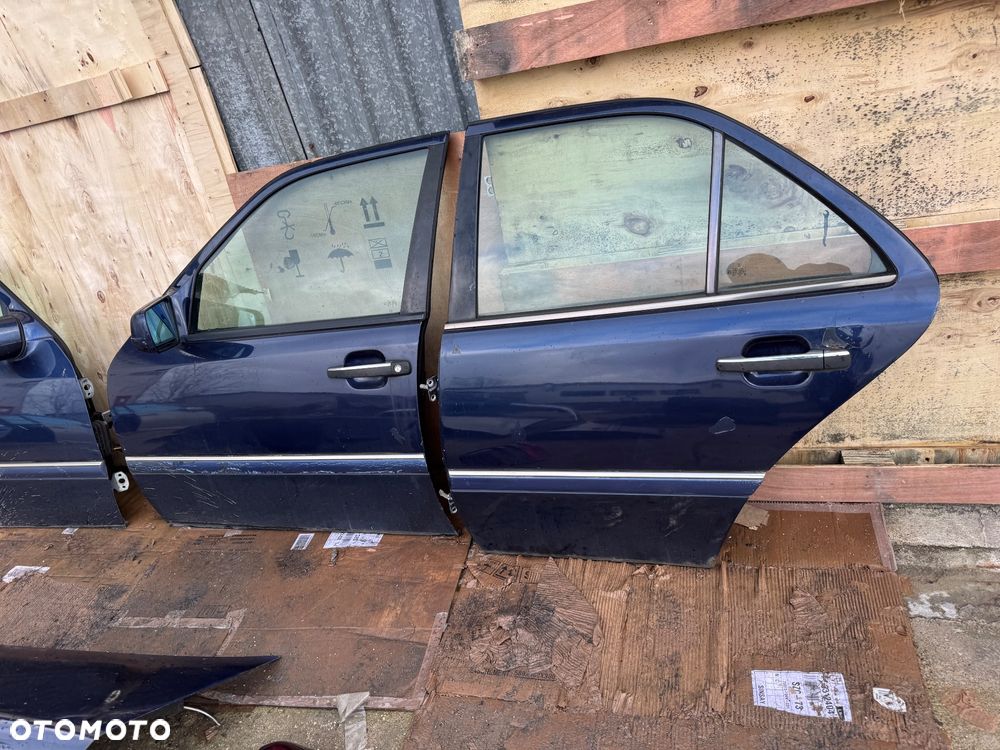 Mercedes c klasa w202 2.2cdi  wszystko kolor 366 chłodnice okular wzmocnienie zderzak przód elegance lampy tył lampy przód drzwi prawe lewe przednie tylne klapa tył tylni klapa bagażnika klapa sedan błotnik prawy lewy przedni maska - 10