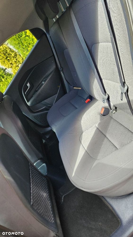 Kia Rio - 15