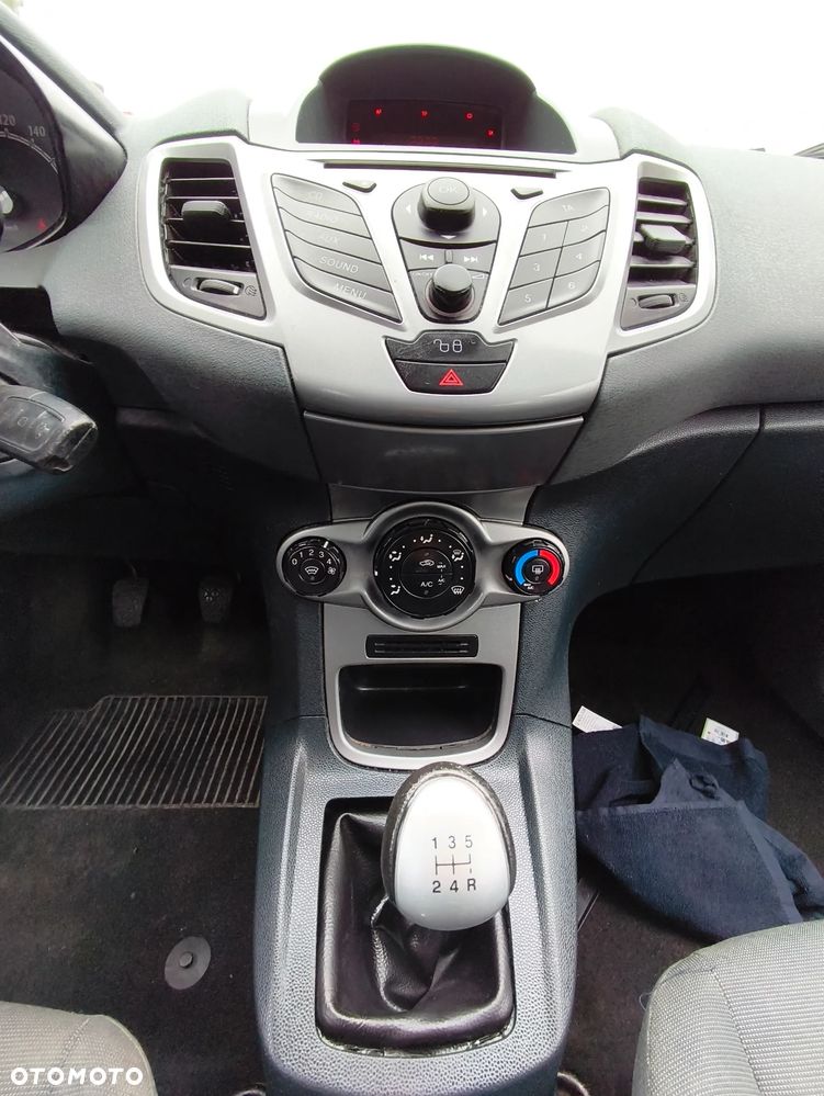 Ford Fiesta 1.25 Celebration - 17