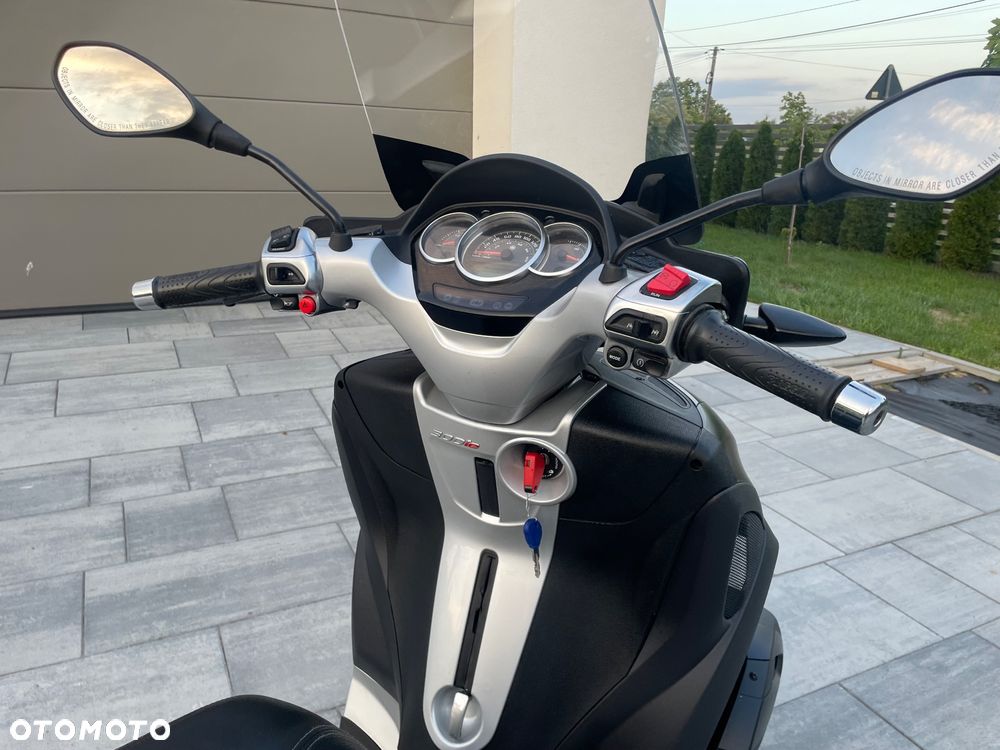 Piaggio MP-3 - 12