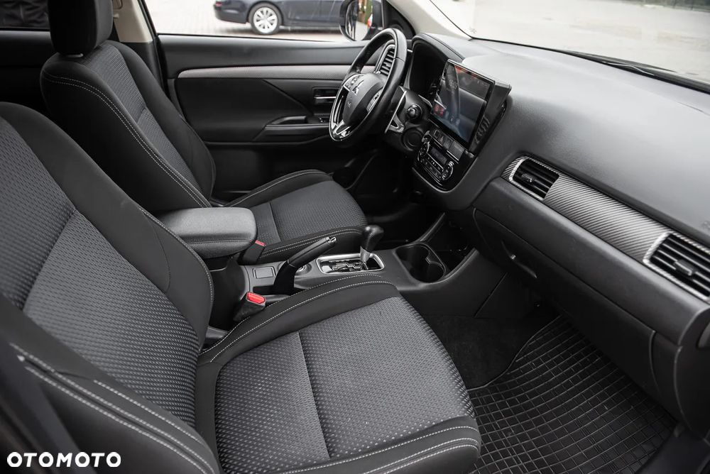 Mitsubishi Outlander 2.2 DI-D 4WD Automatik Diamant Edition - 30