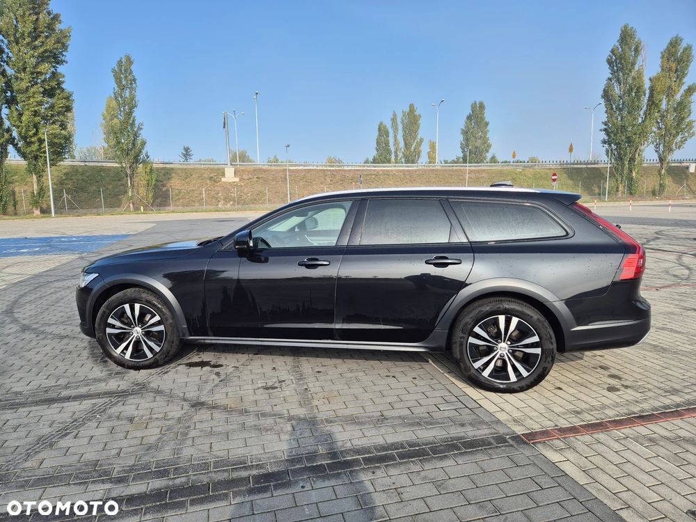 Volvo V90 Cross Country - 9