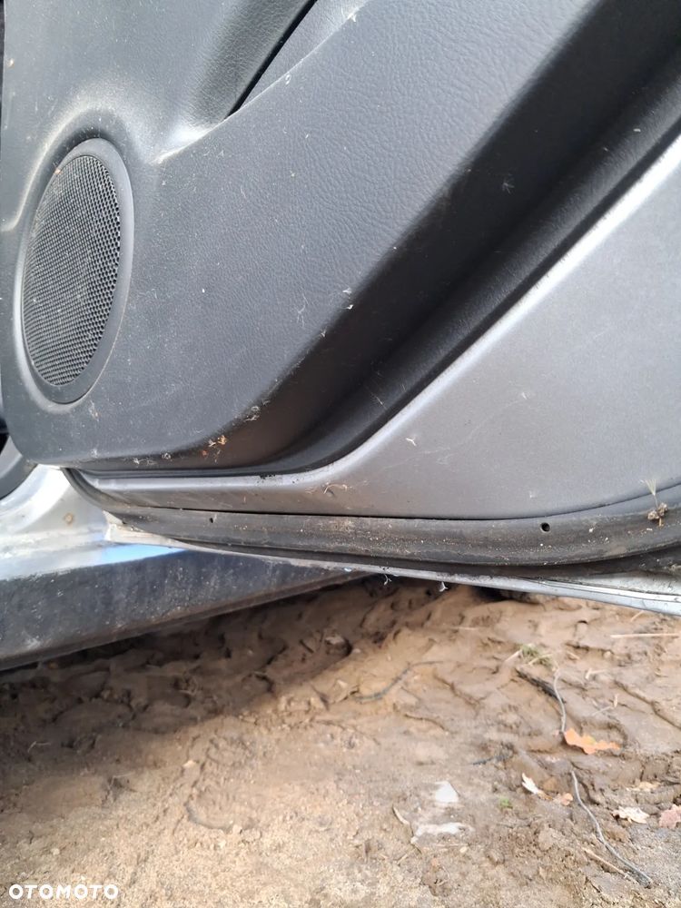 Daihatsu cuore 03 drzwi prawy tyl E28 - 6