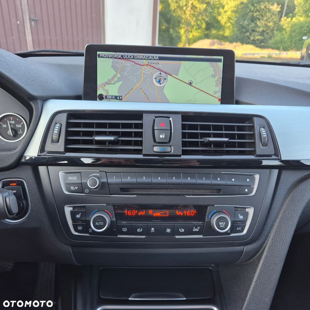 BMW Seria 3 320d Sport Line - 11