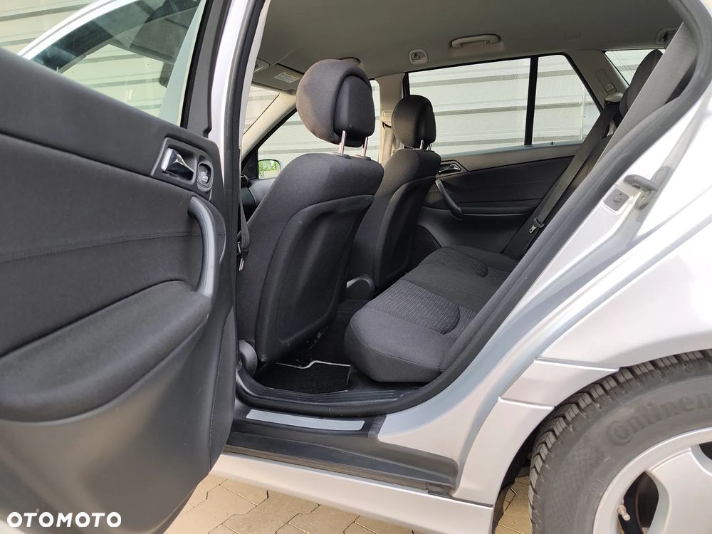 Mercedes-Benz Klasa C 180 Kompressor Automatik Avantgarde Sport Edition - 39