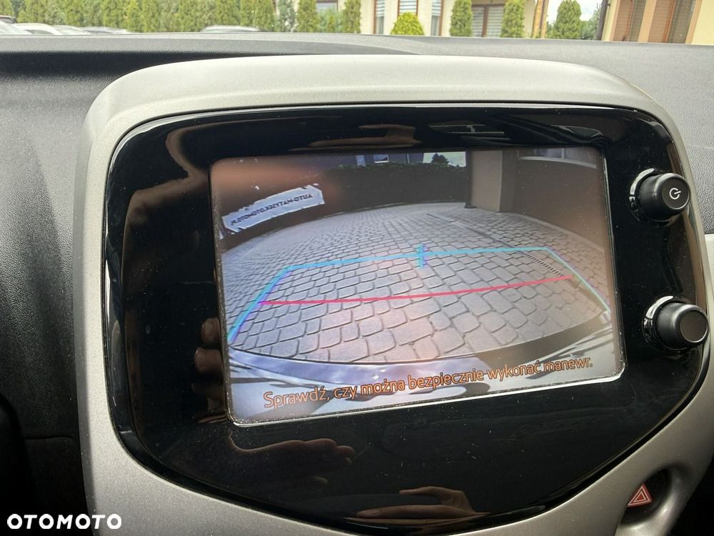 Toyota Aygo x-play touch - 19