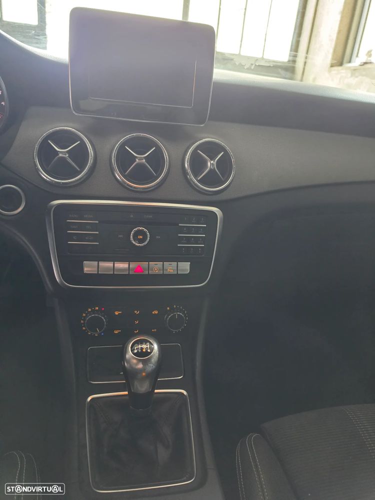 Mercedes-Benz CLA 180 CDi Urban - 11