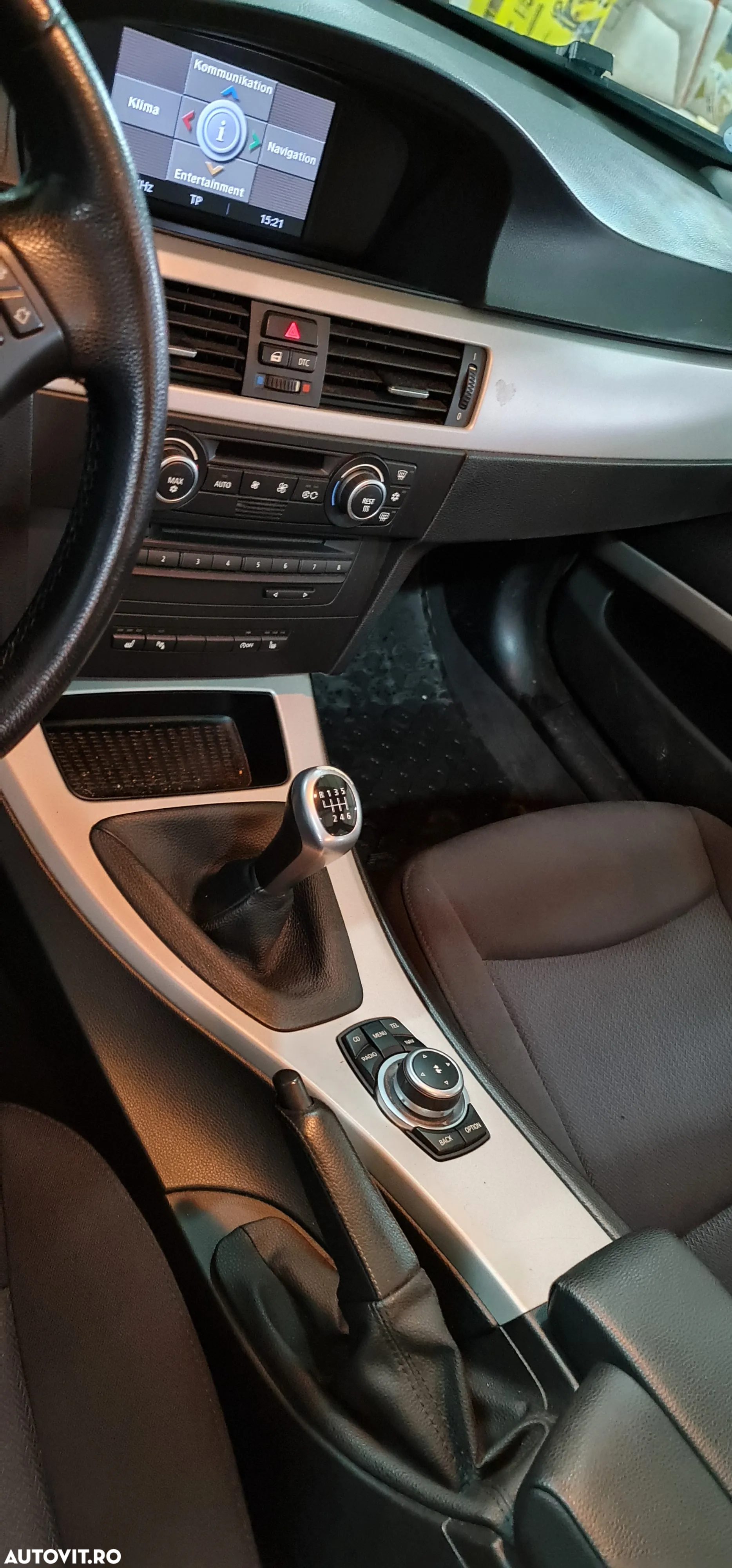 BMW Seria 3 318i Touring - 12
