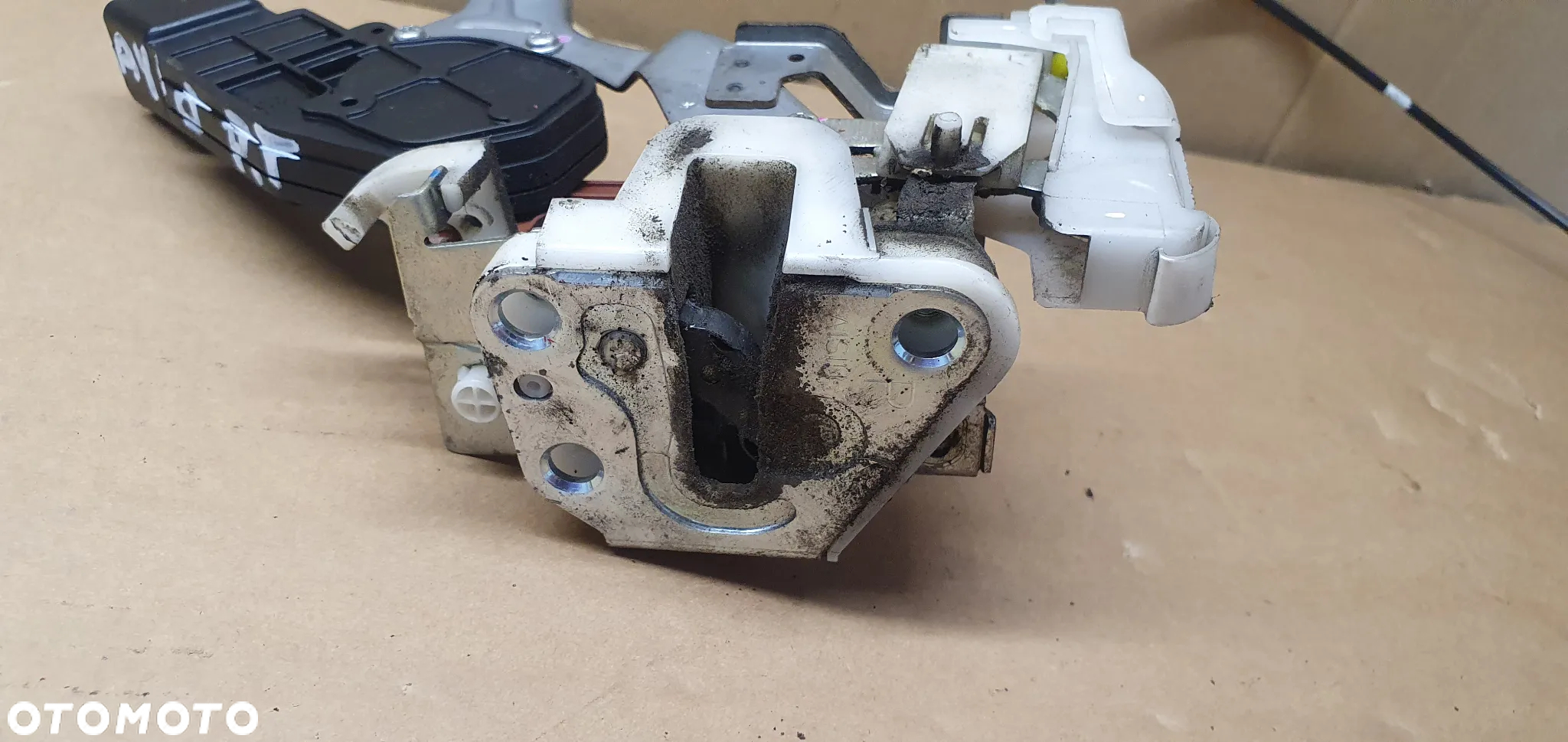 Zamek prawy tył tylny prawy Toyota Aygo 2PIN - 2