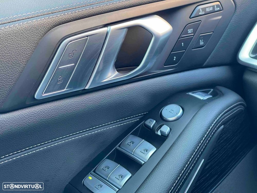 BMW X7 40 d xDrive Pack M - 33