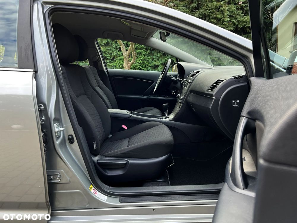 Toyota Avensis Combi 1.8 Multidrive S Executive - 6