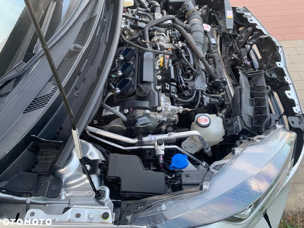 Toyota Yaris Hybrid 100 Selection Platinum - 15