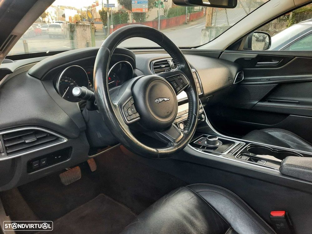 Jaguar XE 2.0 D Portfolio AWD Aut. - 9