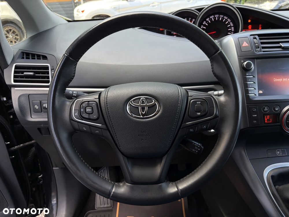 Toyota Verso 1.8 Prestige 7os - 22
