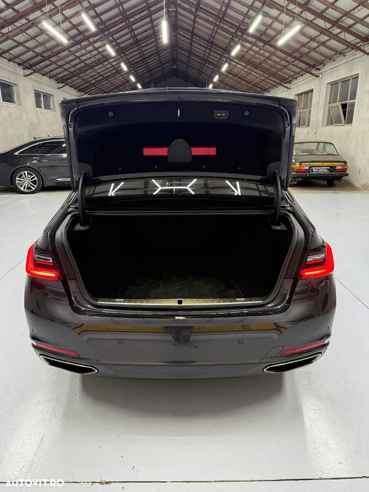 BMW Seria 7 730d xDrive MHEV - 25