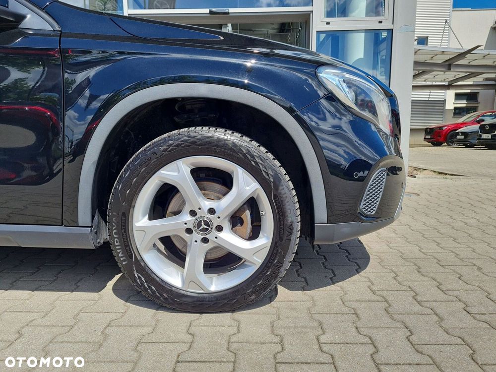 Mercedes-Benz GLA 180 7G-DCT Urban - 16