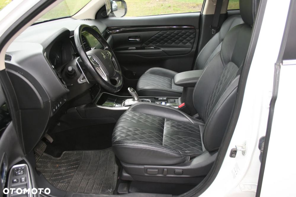 Mitsubishi Outlander - 16