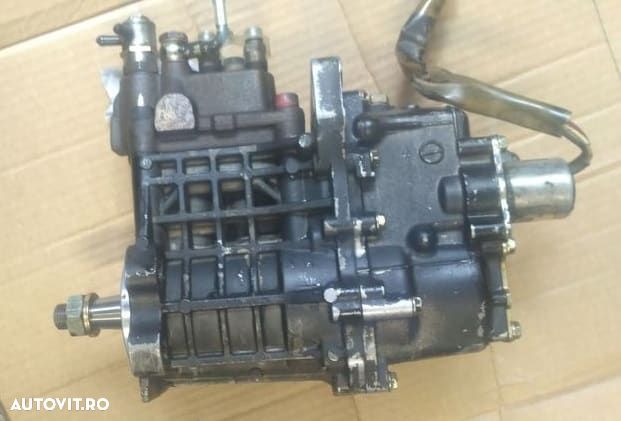 Pompa de injectie buldoexcavator komatsu wb93 - 1