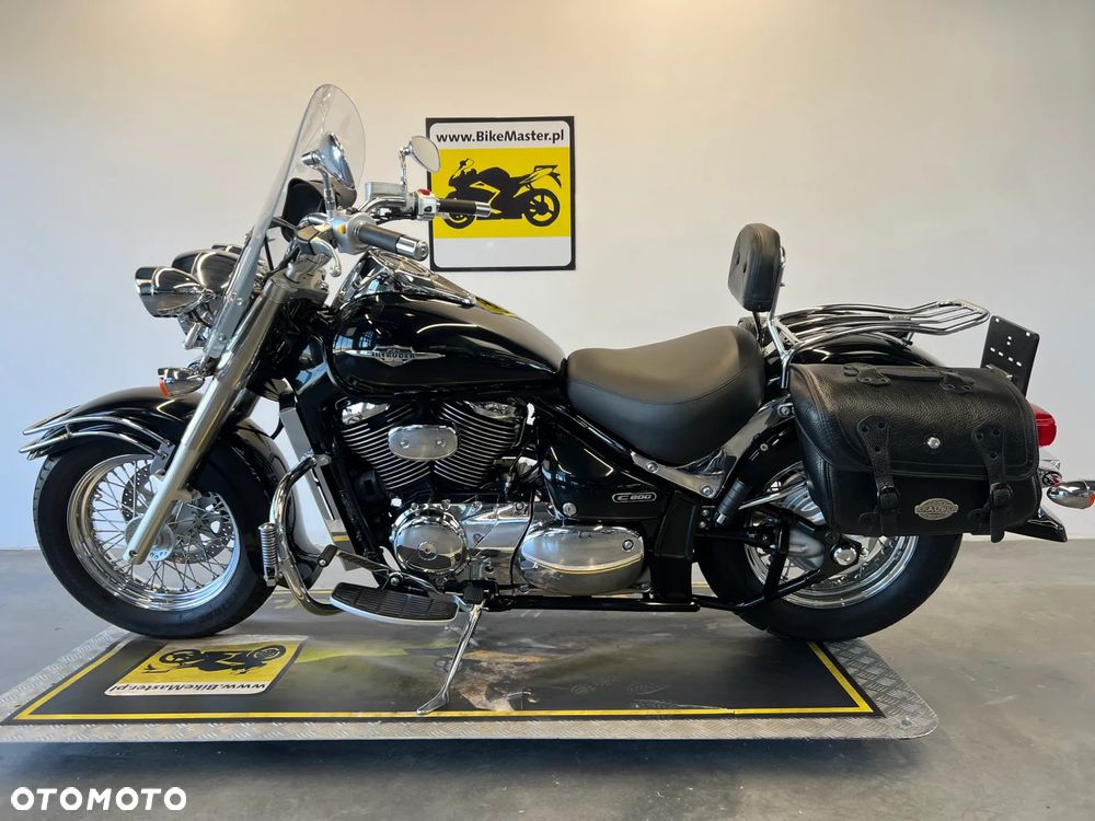 Suzuki Intruder - 14