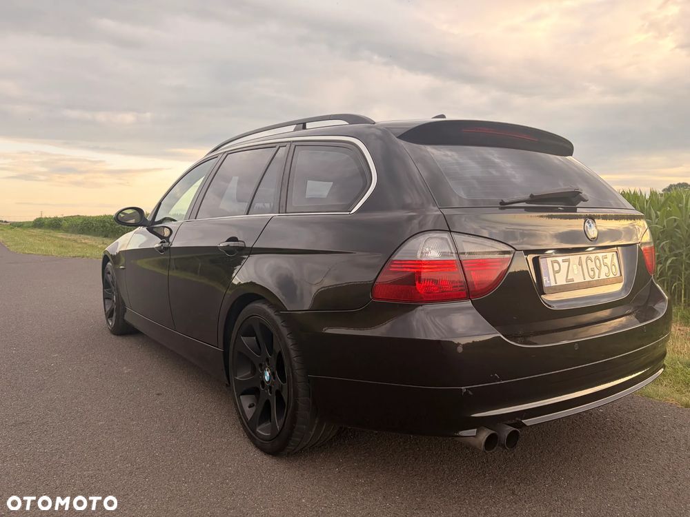 BMW Seria 3 325i - 4