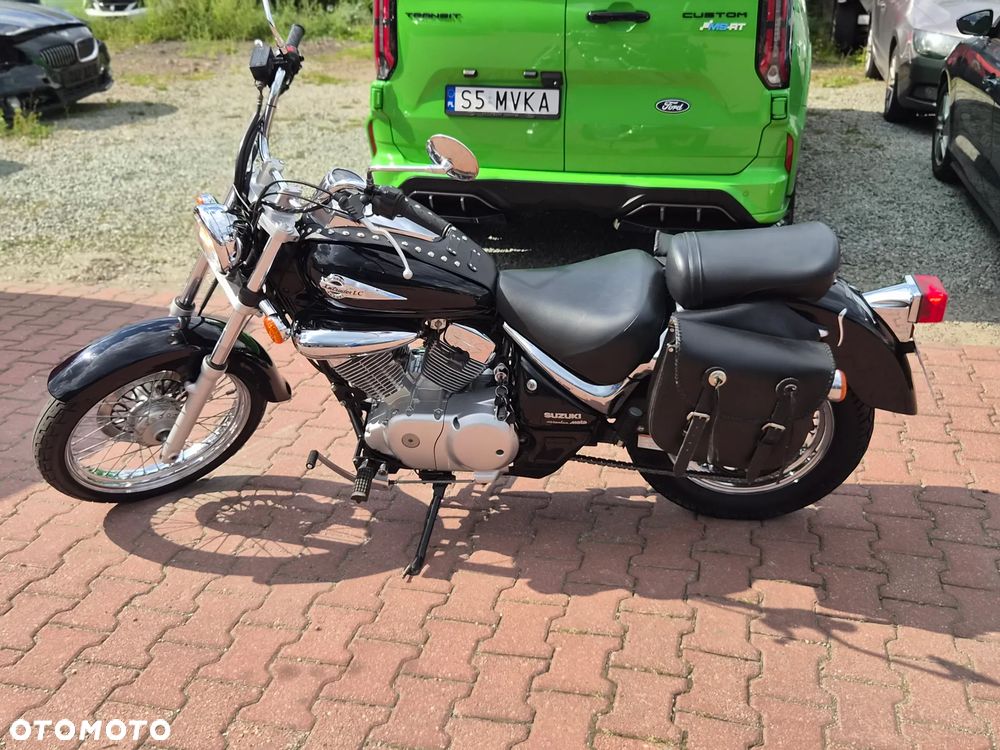 Suzuki Intruder - 10