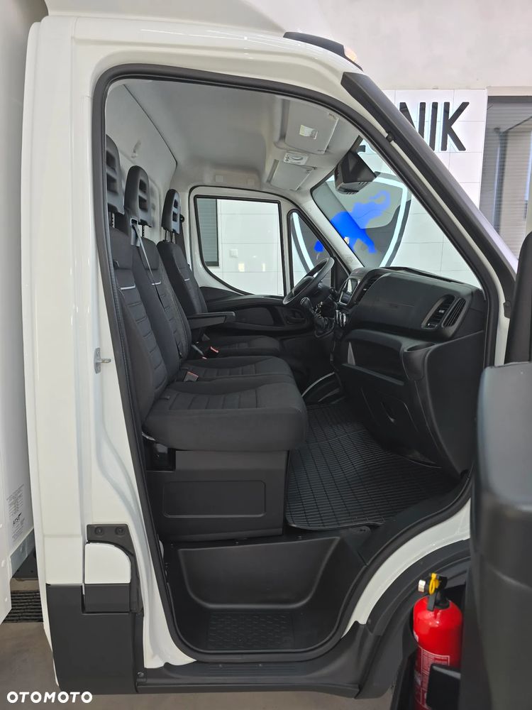 Iveco DAILY 35C16 / 50C16 KONTENER 8PALET WINDA DHOLLANDIA 750Kg 41Tyś km SERWIS ASO IVECO DO OSTATNIEGO Km STAN NOWY NOWY NOWY NA GWARANCJI BOGATA OPCJA WYPOSAŻENIA ASYSTENTY KIEROWCY TEMPOMAT KLIMA KAMERA COFANIA FOTEL KIEROWCY PNEŁMATYCZNY - 34