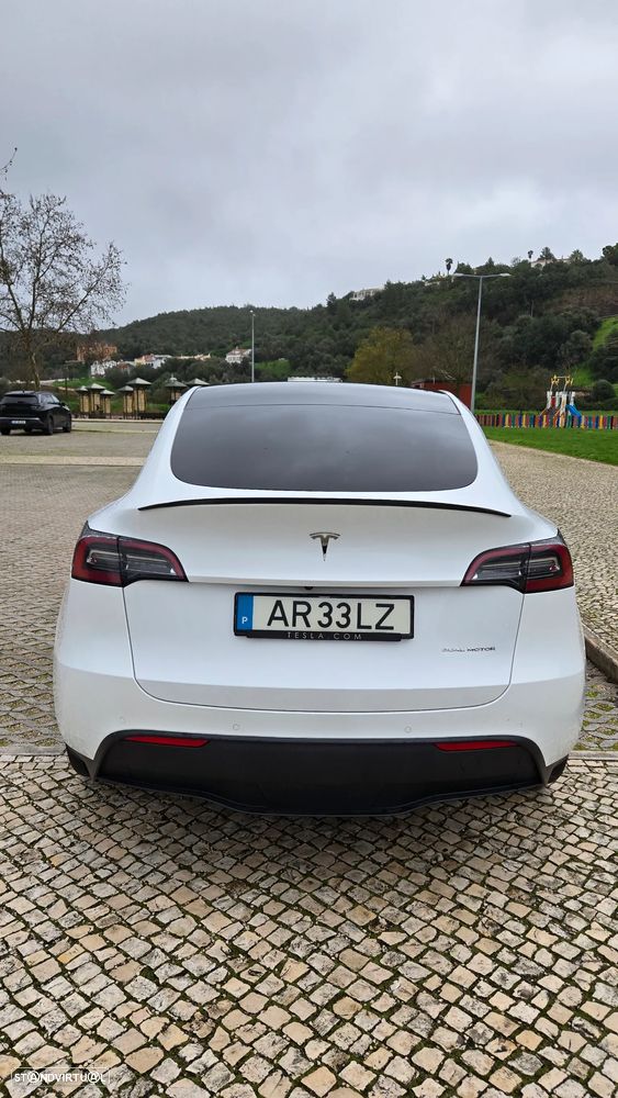 Tesla Model Y - 4