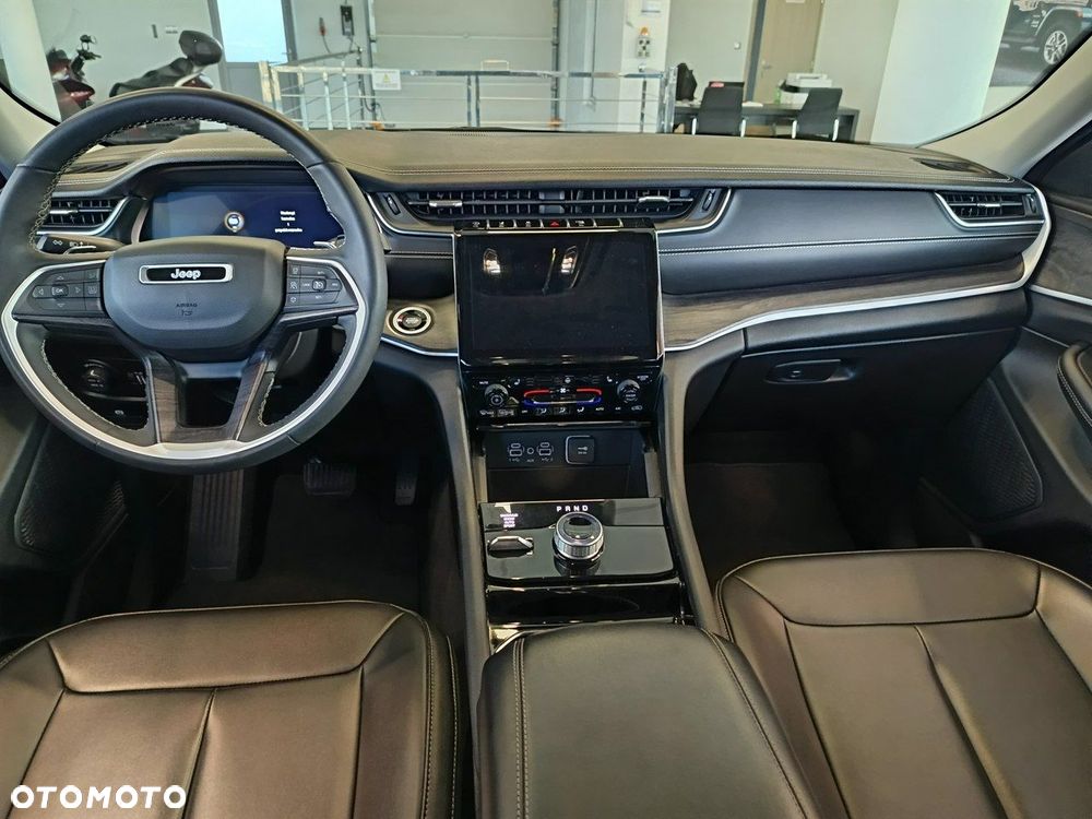 Jeep Grand Cherokee - 11