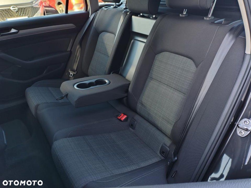 Volkswagen Passat - 10