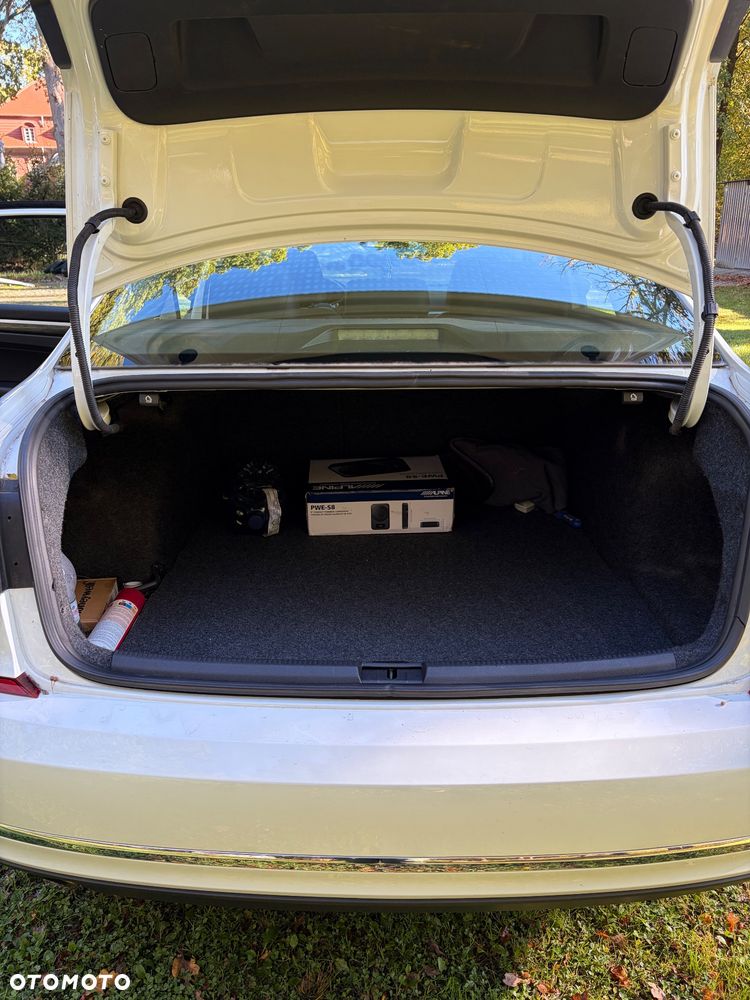 Volkswagen Passat - 14