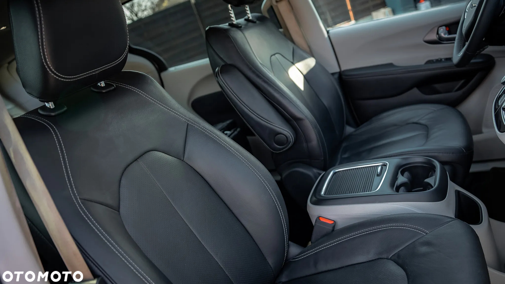 Chrysler Pacifica - 16