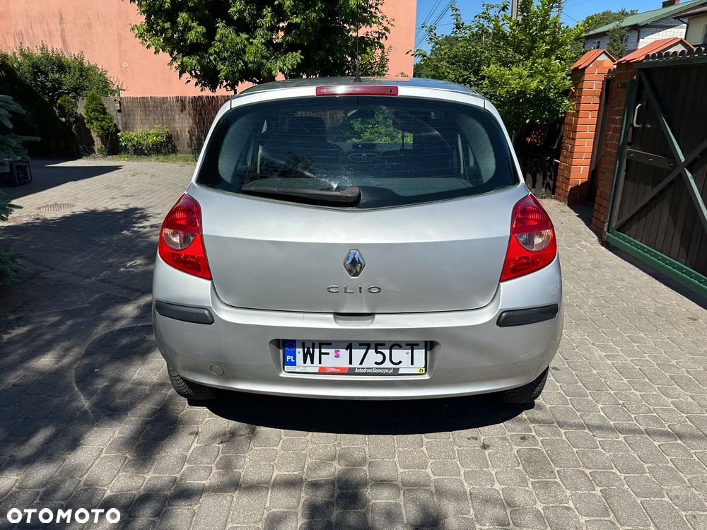 Renault Clio - 8