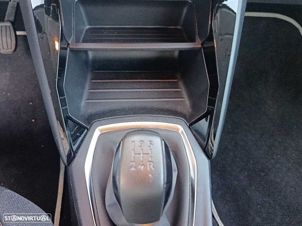 Peugeot 208 - 17
