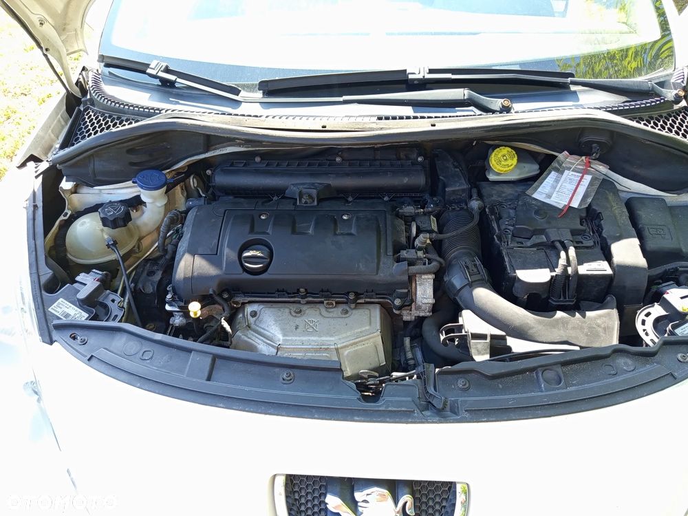 Peugeot 207 95 VTi Family - 13