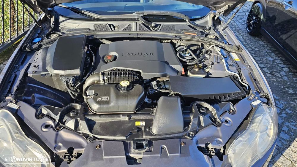 Jaguar XF 2.7 D V6 Premium Luxury - 17