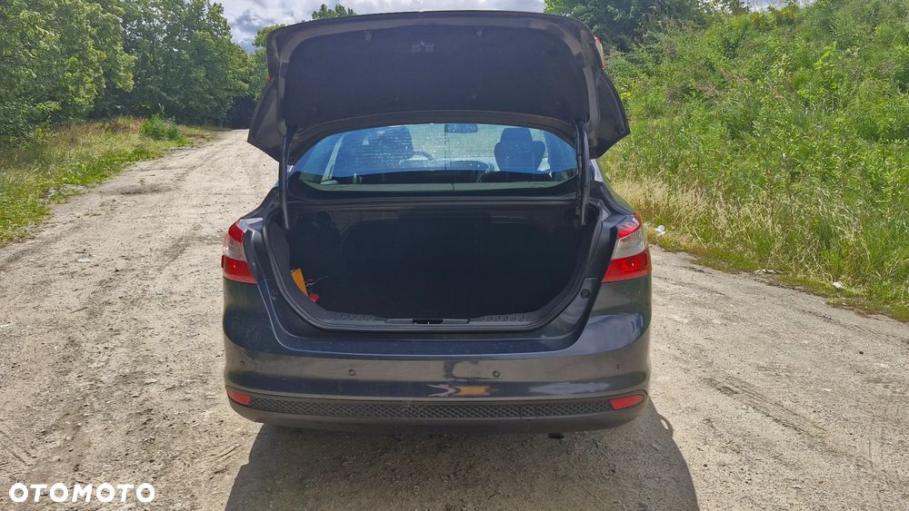 Ford Focus 1.6 Ambiente - 4