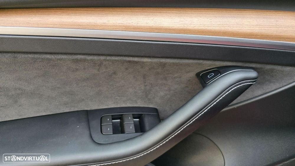 Tesla Model 3 - 9