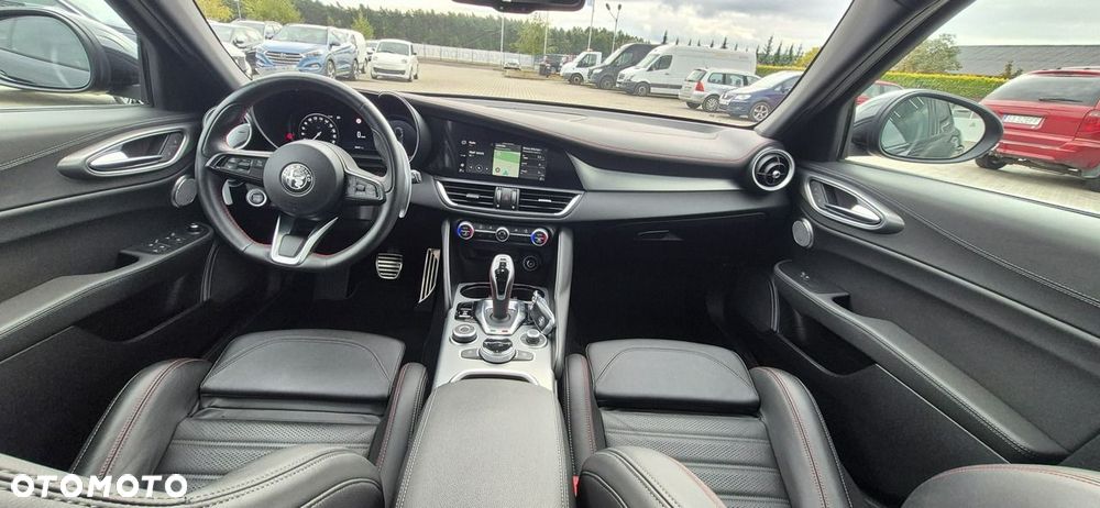 Alfa Romeo Giulia 2.0 Turbo 16V AT8-Q4 Competizione - 25