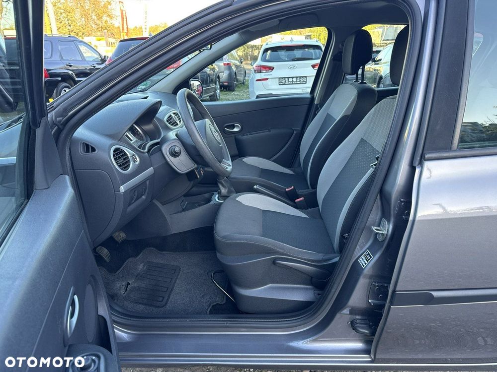 Renault Clio - 22