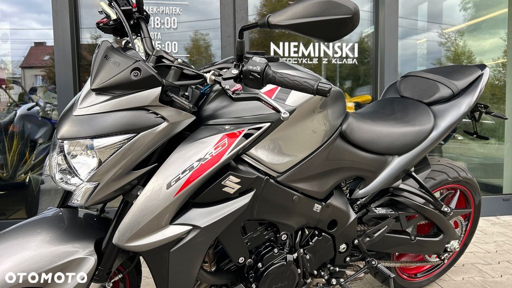 Suzuki GSX 1000 - 23