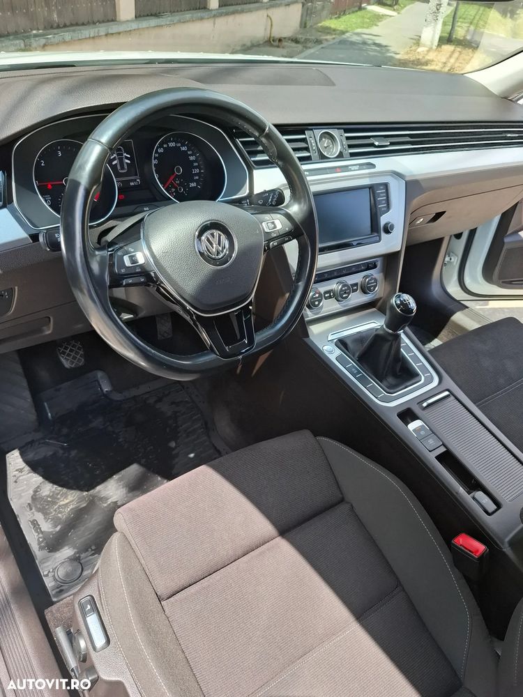 Volkswagen Passat 2.0 TDI Trendline - 11
