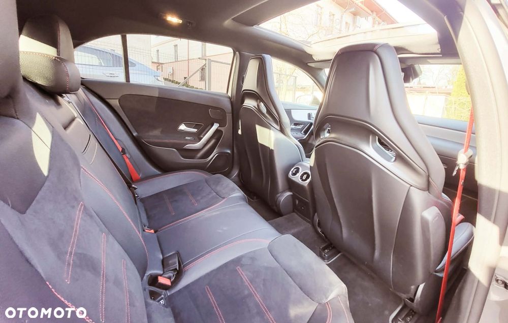 Mercedes-Benz Klasa A 35 AMG 4-Matic 7G-DCT - 9