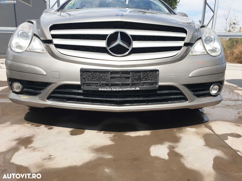 Grila cu Emblema de pe Bara Fata Mercedes Clasa R Class W251 2005 - 2010 Culoare C723 723 [K6693] - 2